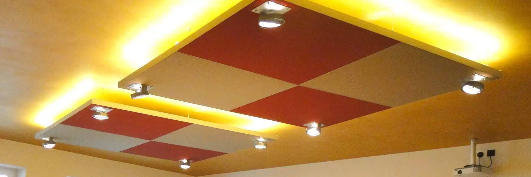 Schallschutz-Segel für die Decke mit integrierter Beleuchtung Akustische Deckensegel mit Licht